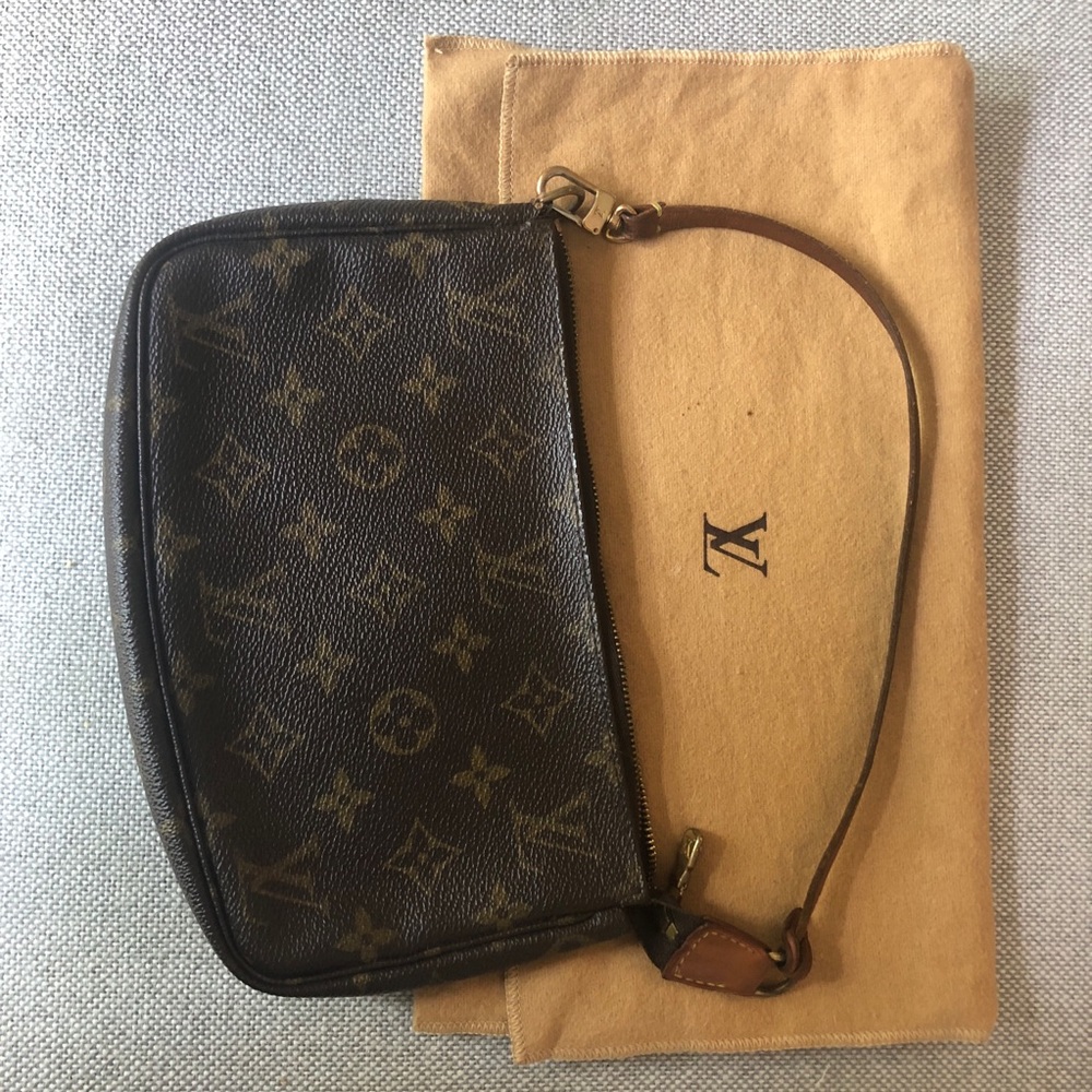 Authentic Louis Vuitton Pochette